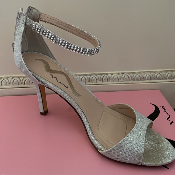 Nina Silver shimmery heel - Picture 2 of 5